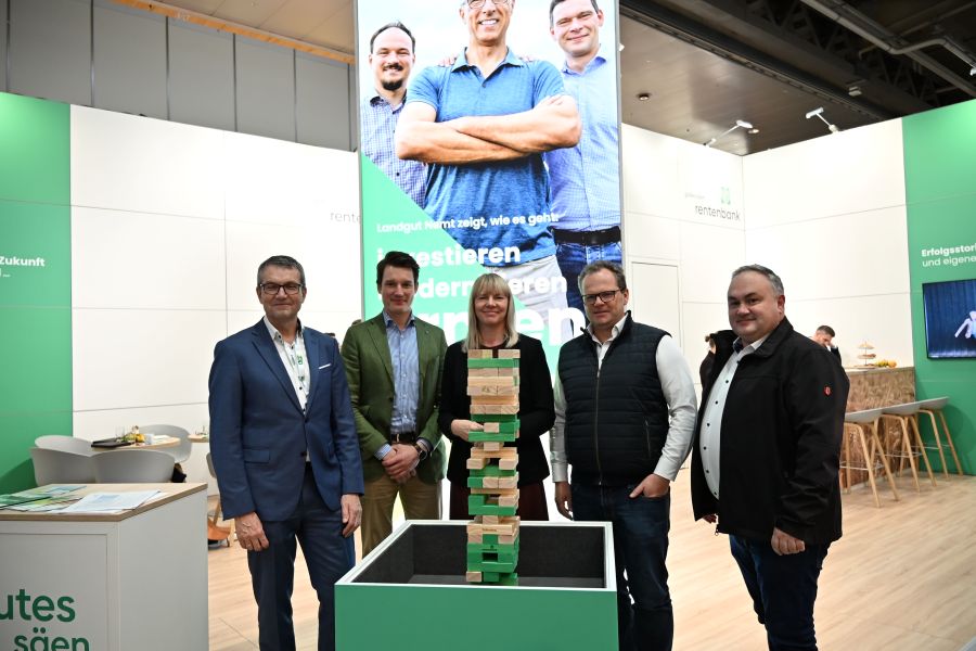 Die verantwortlichen von Rentenbank und Maschinenring auf der Agritechnica